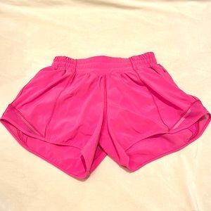 Lululemon 4” Hotty Hot, Size 4